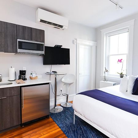 A Stylish Stay W/ A Queen Bed, Heated Floors.. #36 Brookline Eksteriør billede
