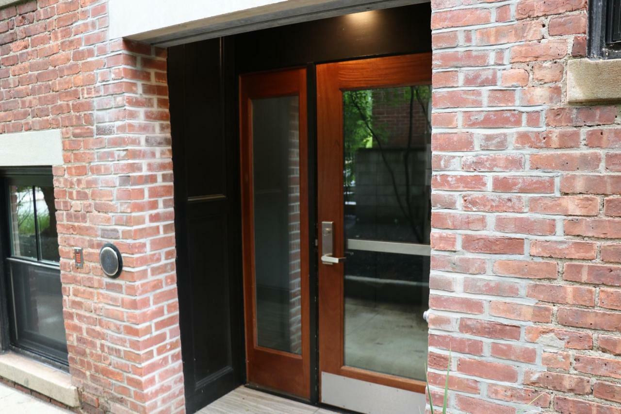 A Stylish Stay W/ A Queen Bed, Heated Floors.. #36 Brookline Eksteriør billede