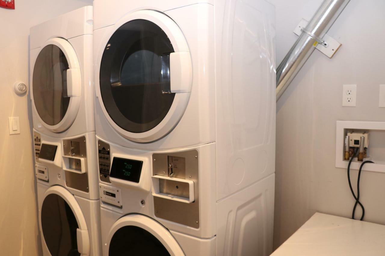 A Stylish Stay W/ A Queen Bed, Heated Floors.. #36 Brookline Eksteriør billede